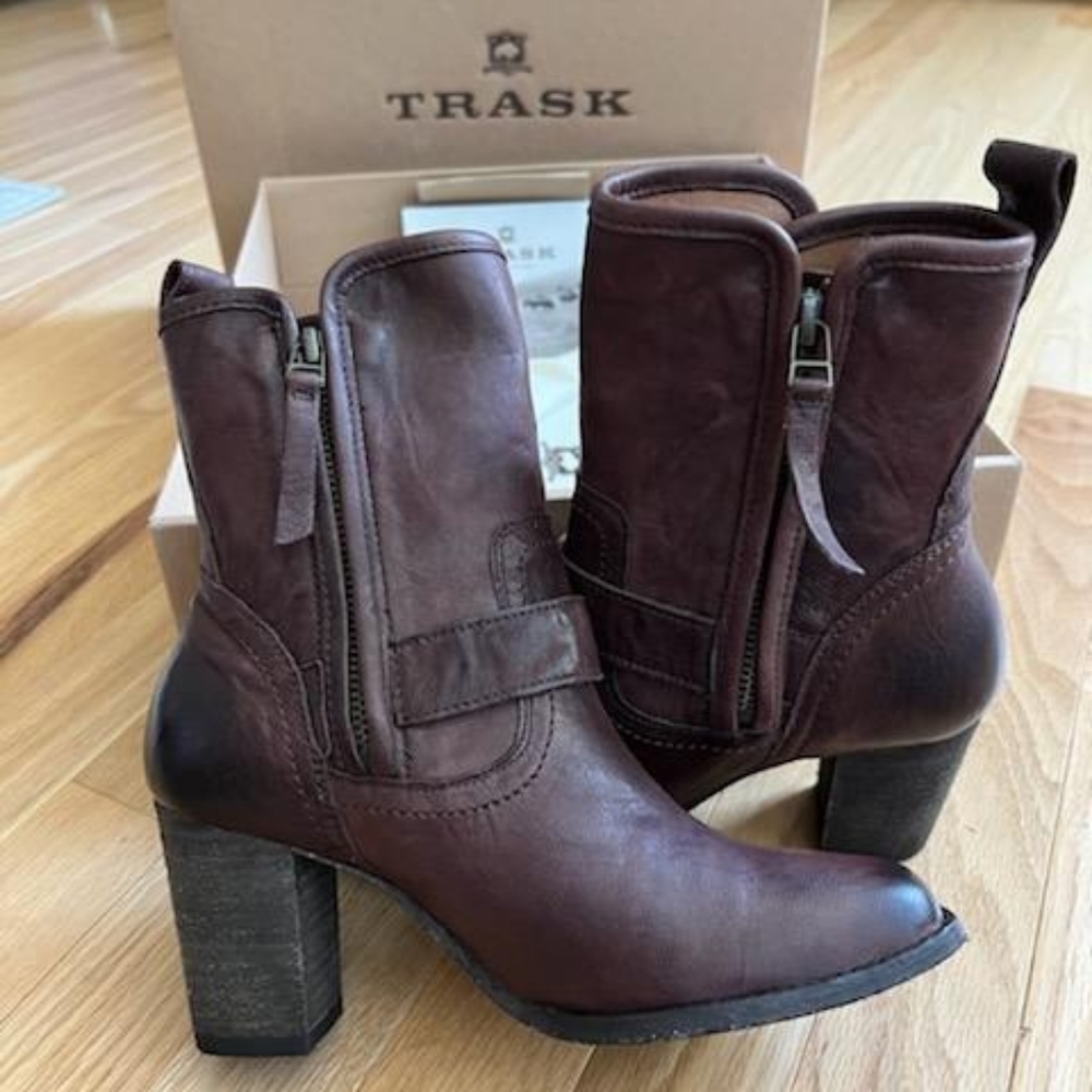 🎉HP🥳 NIB!! Trask Becca Brown Leather Boots